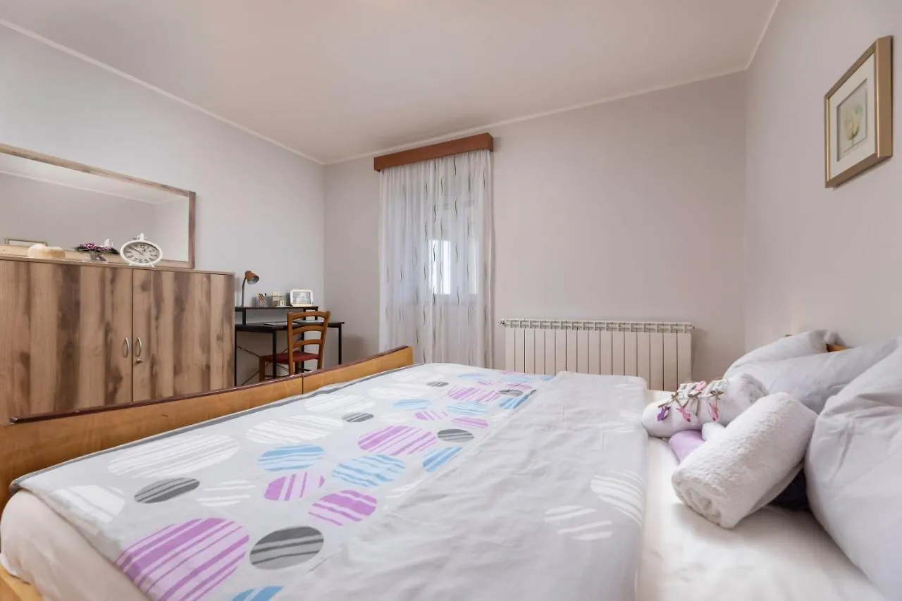Apartment Krebelj By El-Pi Tours Malinska Croatia